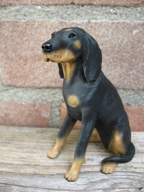 beeldje Coonhound zittend