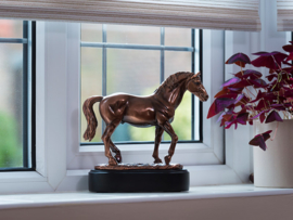 paardenurn/asbeeld 'Champion'
