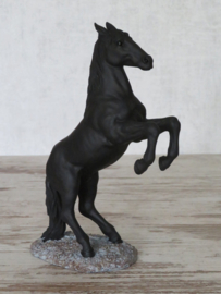 beeldje Steigerend paard zwart