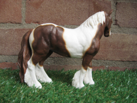 beeldje paard Cob bruin-wit | 16,5 cm