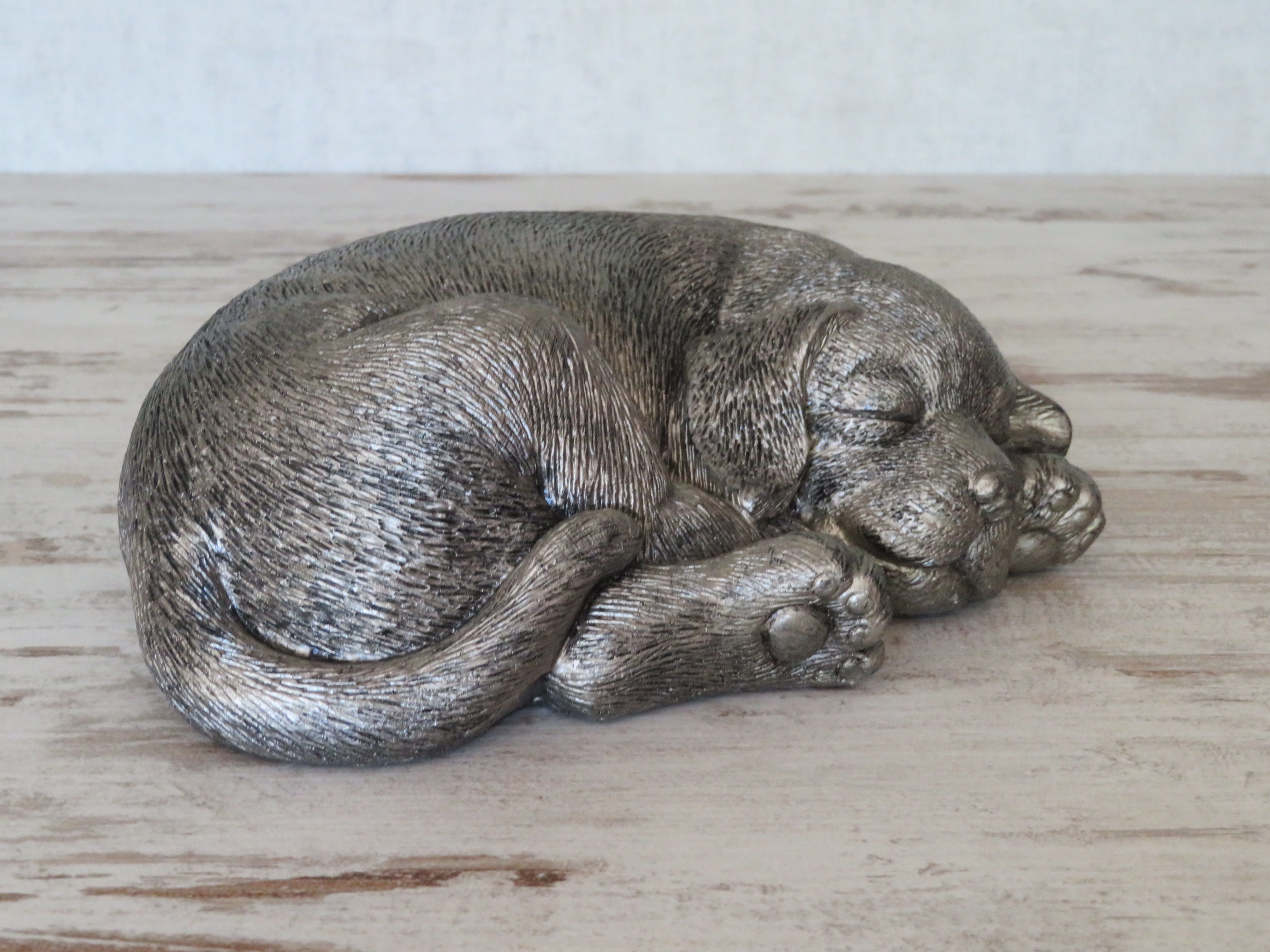 asbeeldje/urn Labrador puppy