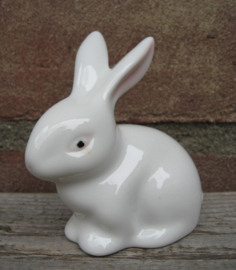 beeldje zittend konijn wit porselein