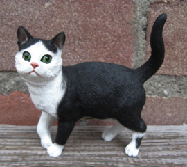 beeldje staande kat zwart-wit