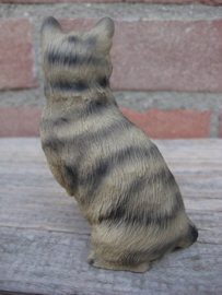 beeldje zittende kat bruin tabby