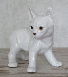 beeldje staande kat wit porselein
