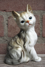 porseleinen beeldje zittende cyperse kat