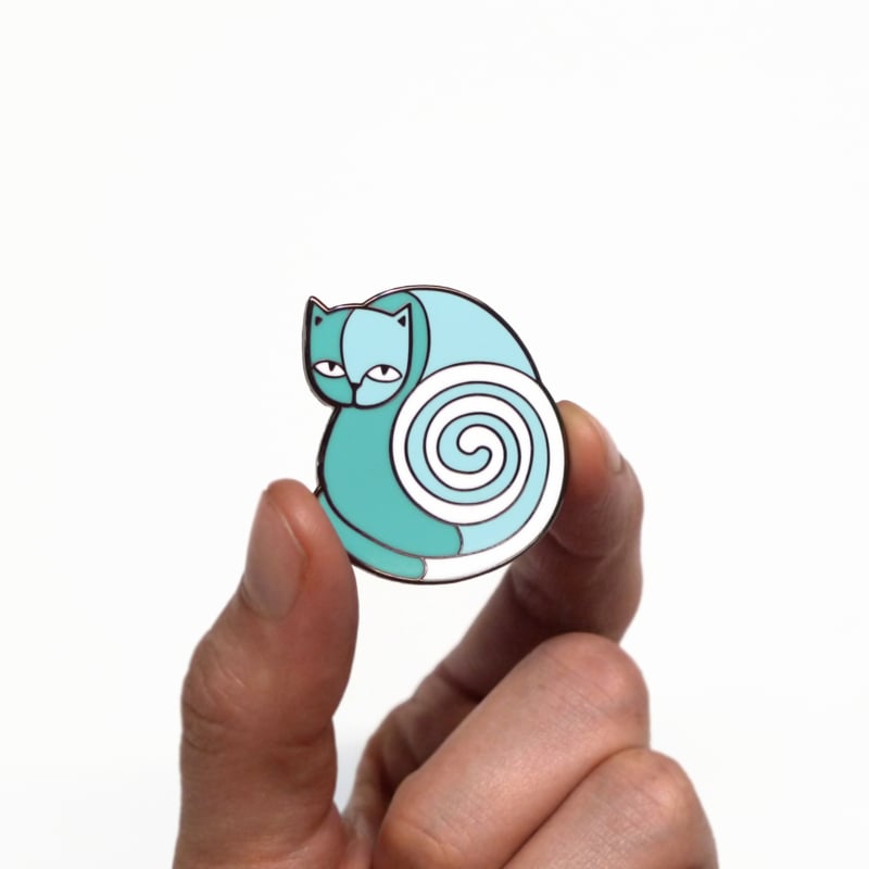 Turquoise Cat emaille pin
