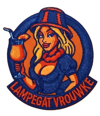 Embleem / applicatie LAMPEGAT VROUWKE - 7 X 8 cm