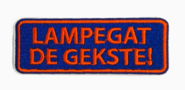 Embleem / applicatie LAMPEGAT DE GEKSTE - 8 x 3 cm