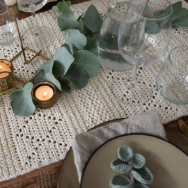 Yarn and Colors | Haakpakket | Glamorous Table Runner