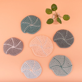 Yarn and Colors | Haakpakket | Leaf Cushion