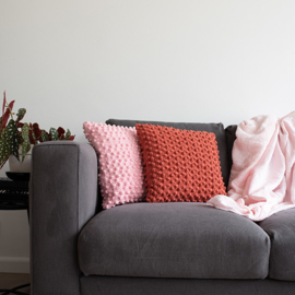 Yarn and Colors | Haakpakket | Bobbles Comfy Cushion