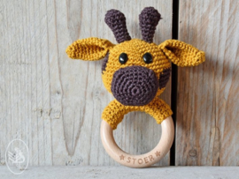 Gratis haakpatroon | Durable | Rammelaar en bijtring Giraffe Gerrit