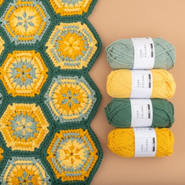 Yarn and Colors | Haakpakket | Flower Hexagon Baby Blanket