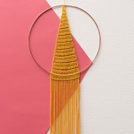 Yarn and Colors | Haakpakket | Must-Have Triangle Wall Hanging