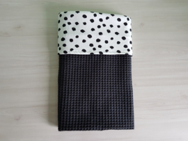 Deken Painted Dots Tricot/Wafel Zwart