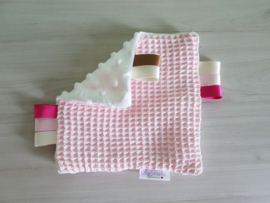 Labeldoekje Wafel Babyroze/Minky Fleece Wit