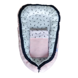 Babynestje Veertjes Zwart/Wit/Wafel Roze
