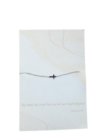 Armband met kruisje op kaart