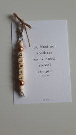 Kaart 'Jij bent kostbaar' - met hanger 'Loved'