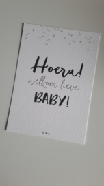 Kaart - 'Hoera welkom lieve baby!' met blauwe confetti