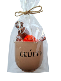 Kopje met tekst en chocolaatjes