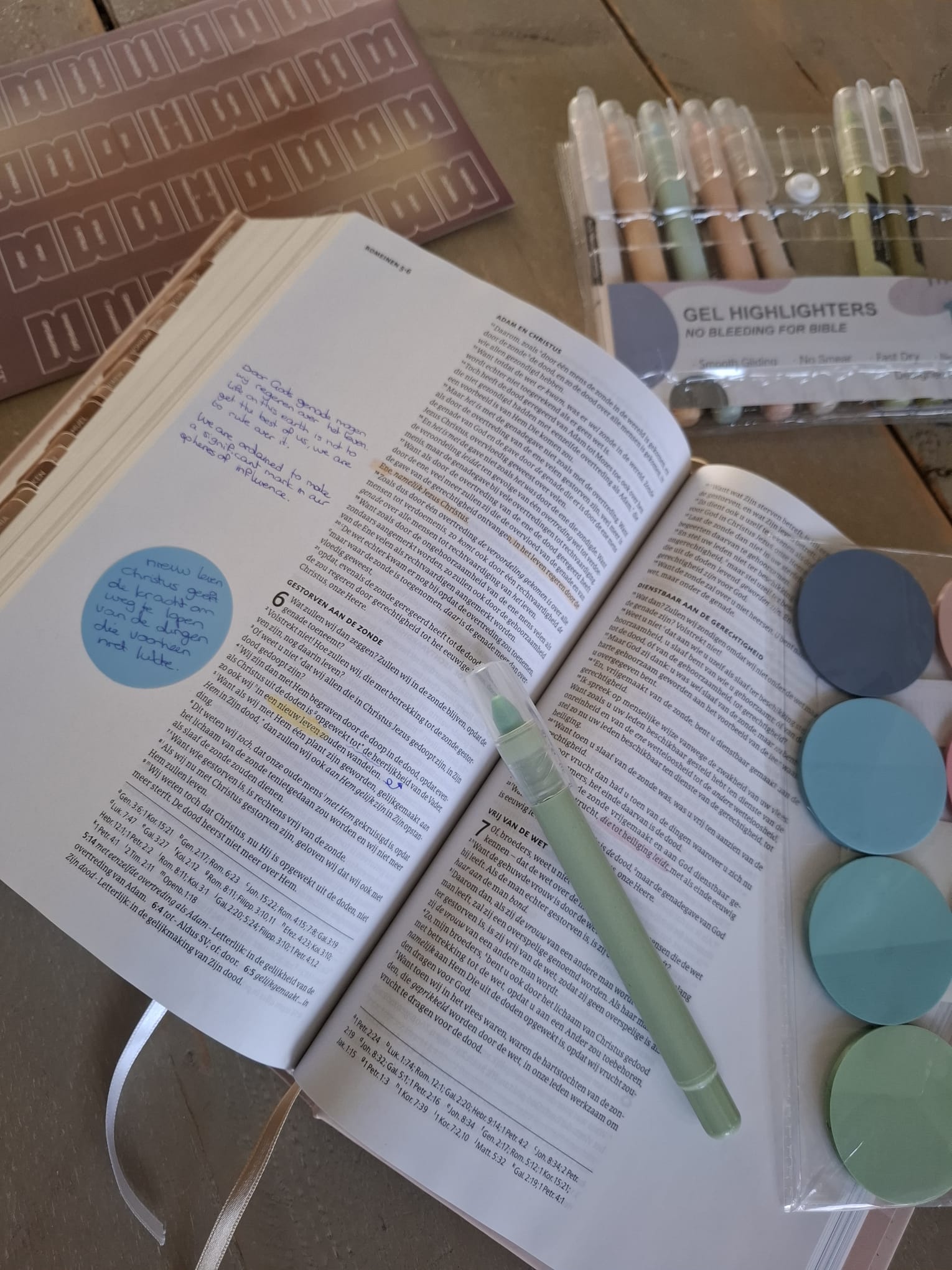 Doorzichtige plaknotes voor je Bijbel
