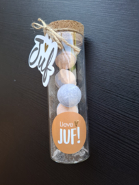Tube met badbruisballen "lieve Juf"