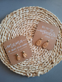 Oorbellen op kaartje voor mama