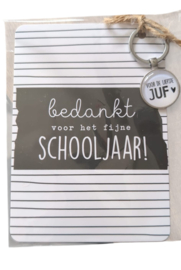 Kaart bedankt voor het schooljaar met sleutelhanger voor de juf