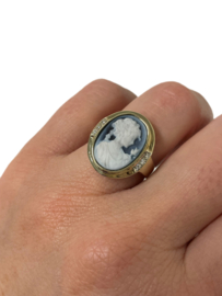 Klassieke 14 K Gouden Blauwe Lagensteen Camee Portret Ring 0.05 ct Diamant