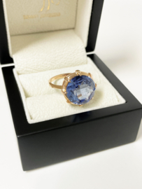 Handvervaardigd Rosé Gouden Solitair Ring ca 10,25 crt Briljant Geslepen Saffier