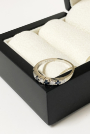 14 K Witgouden Aanschuif Bijzet Rijring Saffier / Diamant 0.10