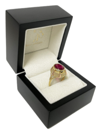 18 Karaat Gouden Ring Ovaal Geslepen Robijn - 7 g / Mt 19