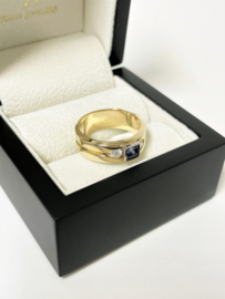 14 K Massief Gouden Band Ring 0.70 crt Natuurlijk Saffier / 0.40 crt Briljantgeslepen Diamant