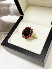 Vintage 8 Karaat Entourage Ring Facet Geslepen Granaten