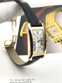 Cartier Tank Américaine Date Ref. 2483 18 Karaat Geelgoud - Full Set / 2 Jaar Cartier Garantie