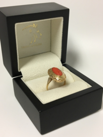 14 K Antiek Gouden Gravé Ring Gesneden Bloedkoraal