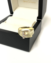 14 K Gouden Bandring Gesp 0.03 crt Briljantgeslepen Diamant