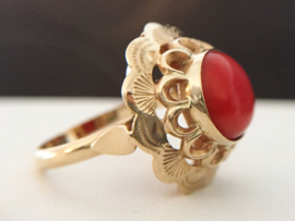 14 K Gouden Rozet Ring Cabochon Geslepen Bloedkoraal