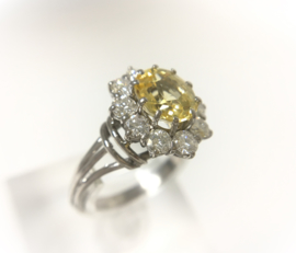 18 K Antiek Witgouden Entourage Ring 1.0 crt Diamant / Gele Saffier
