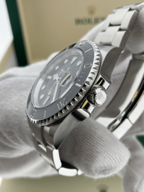 Rolex Seadweller 126600 Single Red 43 mm Full Set - Nieuw / 2023
