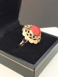 14 K Gouden Rozet Ring Cabochon Geslepen Bloedkoraal