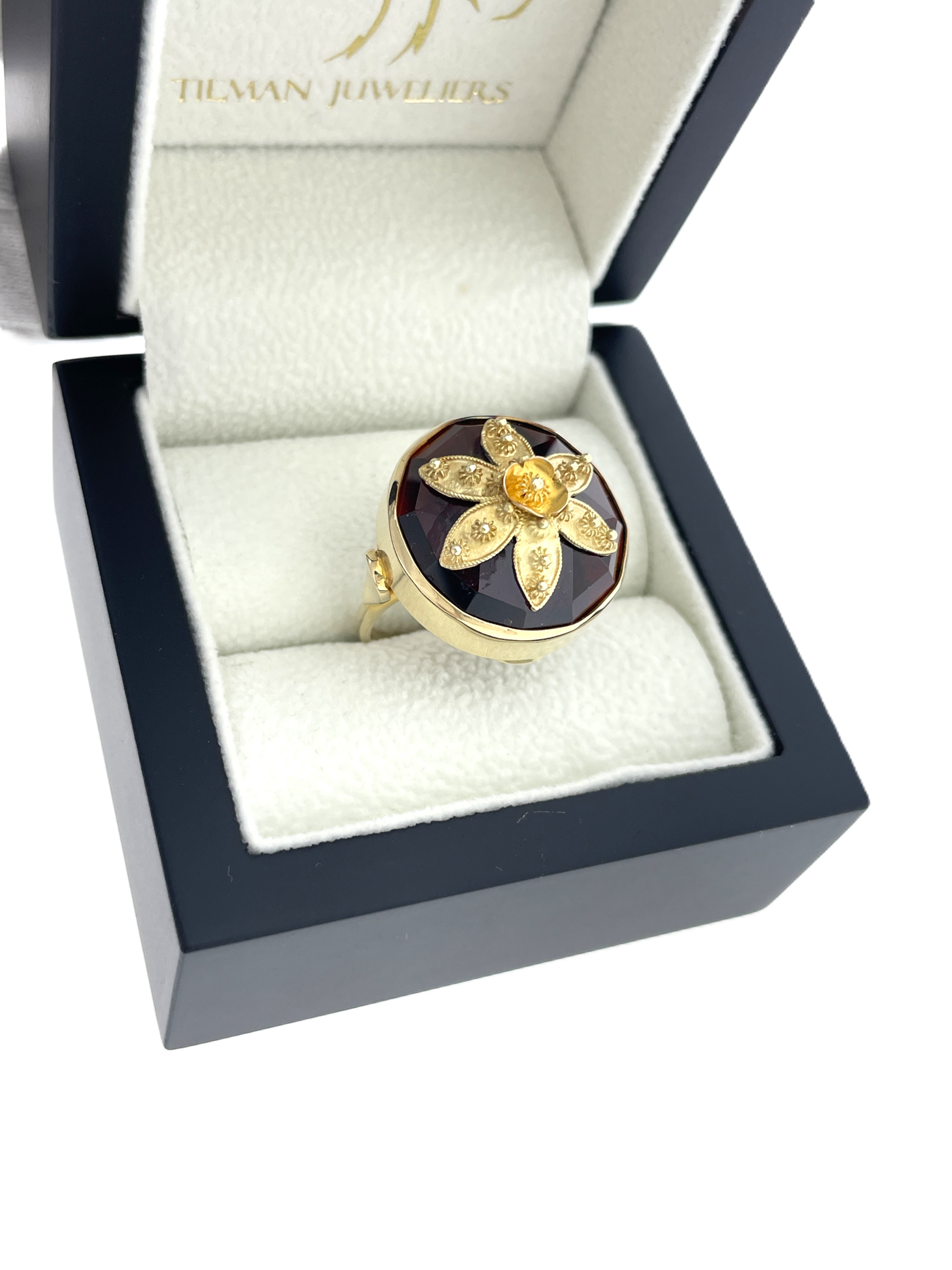 Antiek Gouden Ring Facet Geslepen Granaat Bloem Zeeuwse Knoopjes - 9,9 g