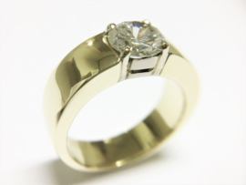 14 K Gouden Brede Band Ring 1,3 crt Briljantgeslepen Diamant Top Wesselton