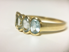 14 K Gouden Ring Ovaal Geslepen Baby Sky Blue Topaz