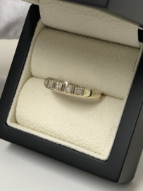 Antiek 14 K Gouden Bandring 0.05 crt Briljantgeslepen Diamant