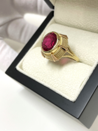18 Karaat Gouden Ring Ovaal Geslepen Robijn - 7 g / Mt 19