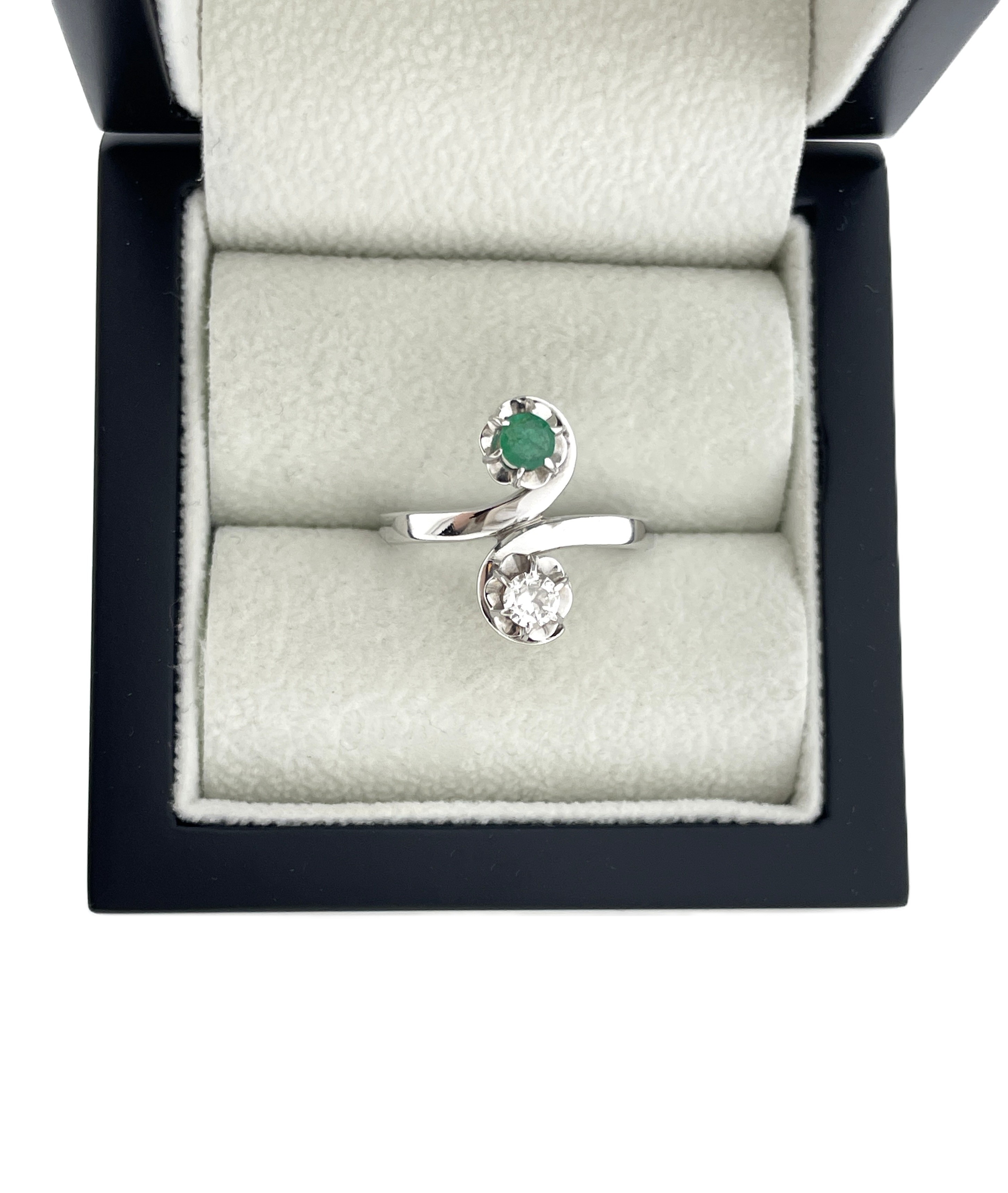 14 Karaat Witgouden Slagring 0.20 ct Briljant Geslepen Diamant / Smaragd