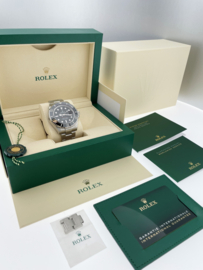Rolex Seadweller 126600 Single Red 43 mm Full Set - Nieuw / 2023